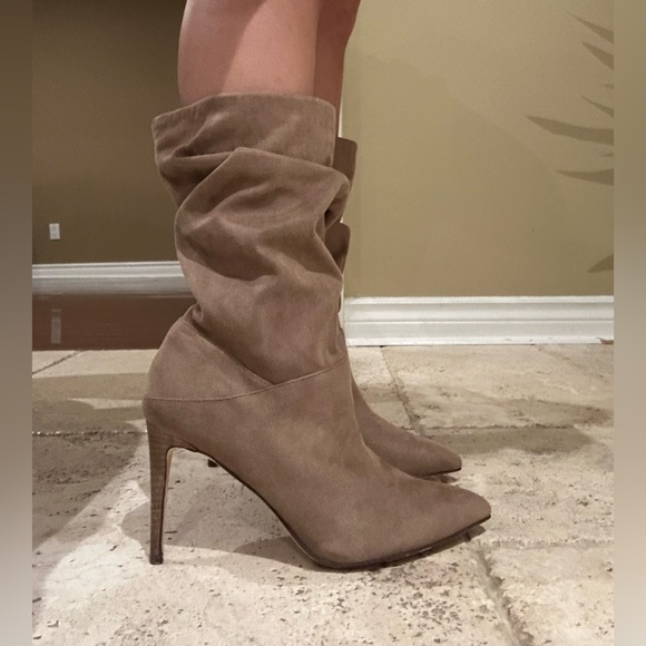 Suede heels - Picture 2 of 5